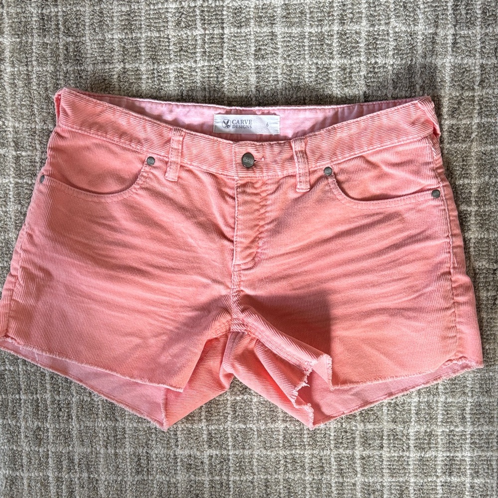 Carve Designs Oahu Dogtown Coral Shorts size 6
